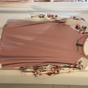 Juniors medium dusty pink top. Brand Good day. Great used condition